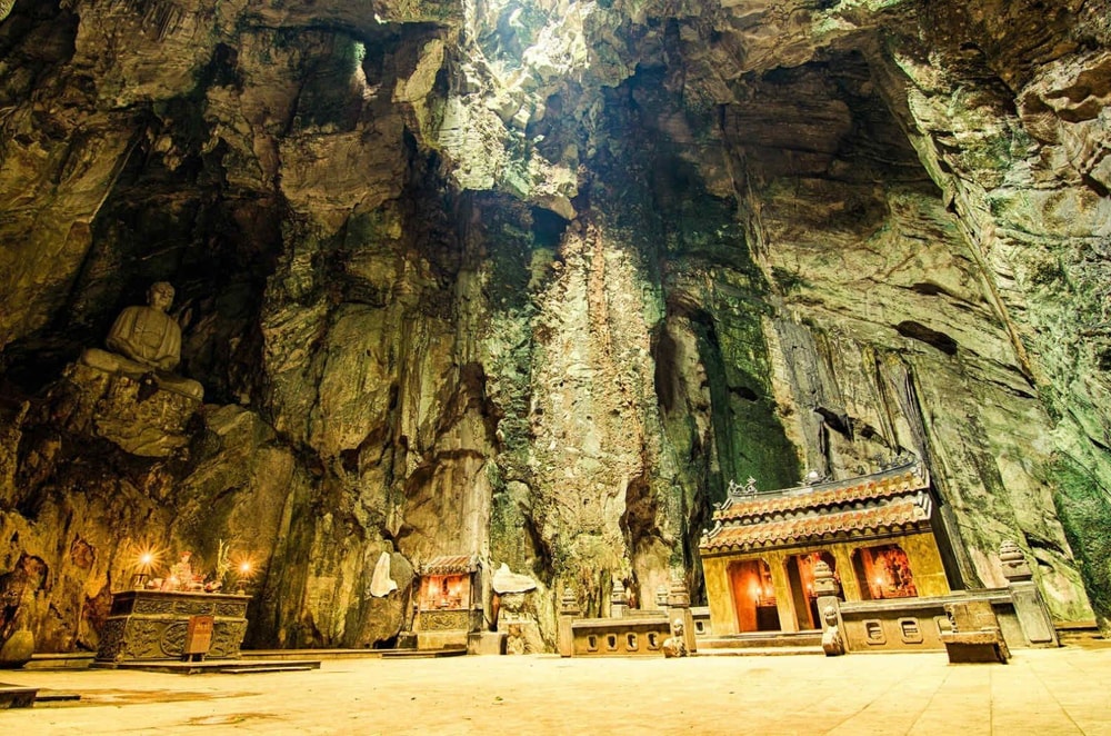 Lạc vào động Huyền Không